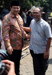 Bambang Widjajanto berbincang dengan Ketua KPU Husni Kamil Malik.
