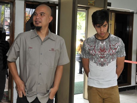 Dhani Sarankan Farhat Periksa ke Pengobatan Alternatif