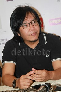 Ari mengatakan, ia merasa tertantang melakukan kolaborasi dengan Tulus. Pool/Gus Mun/detikFoto.