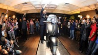 Managing Director PT Piaggio Indonesia, Marco Noto La Diega memperkenalkan Vespa 946 di Jakarta. Ist/Piaggio.