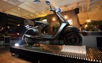 Harga yang dipatok untuk Vespa 954 Emporium Armani tanpa tambahan aksesoris lainnya sebesar Rp 196 juta. Ist/Piaggio.