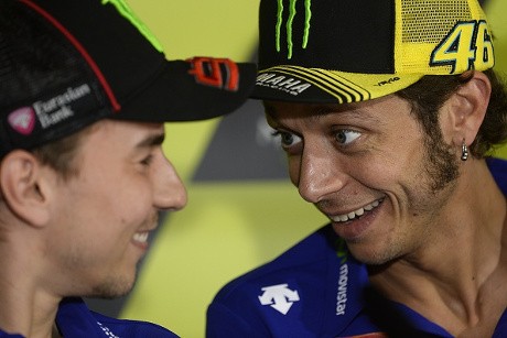 Rossi vs Lorenzo Diprediksi Sengit Sampai Akhir