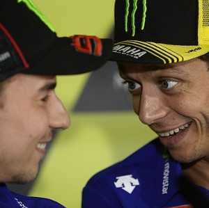 Rossi vs Lorenzo Diprediksi Sengit Sampai Akhir