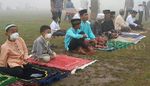 Warga Pekanbaru Salat Id di Tengah Asap