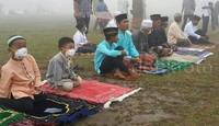 Masyarakat Pekanbaru berkemas dari rumahnya masing-masing menuju lapangan terbuka.     