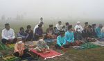 Warga Pekanbaru Salat Id di Tengah Asap