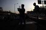 Warga Salat Id di Pasar Senen