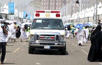 Sejumlah mobil ambulan dikerahkan untuk mengevakuasi korban. Stringer/Reuters/detikFoto.