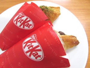 Yummy! Kini Ada Croissant Kit Kat Rasa Cokelat dan Matcha!