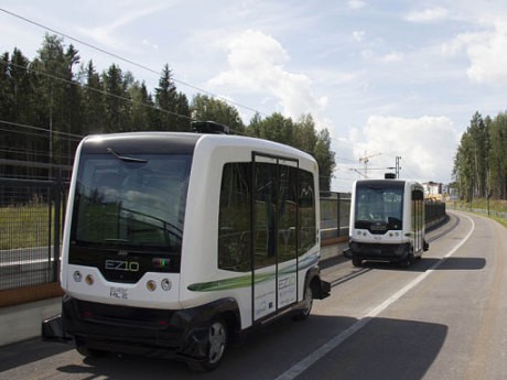 November, Minibus Tanpa Sopir Ini Dioperasikan di Jalan Raya Belanda