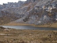 Tim Ekspedisi Jurnalis ke Carstensz 2015, melintasi danau yang memiliki tiga warna ini pada Rabu, 26 Agustus kemarin. Sebenarnya danau tersebut tidak memiliki nama (Afif/detikTravel)