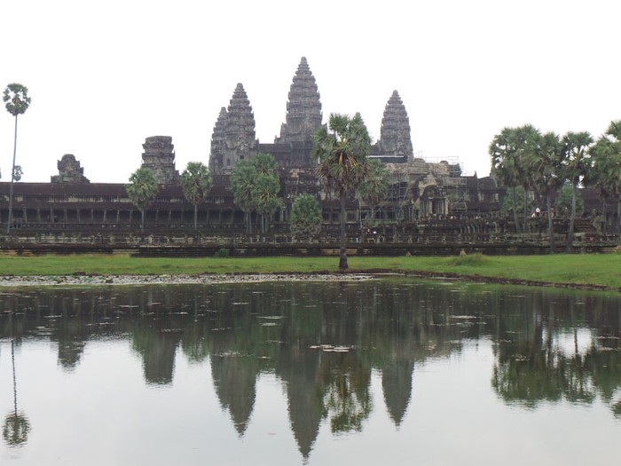 Jalan-jalan Seharian di Angkor Wat, Seru Banget!