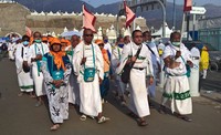 Ada 72 maktab yang menampung sekurangnya 150 ribu jemaah haji Indonesia di Mina. Sesuai instruksi dari ketua kloternya, mayoritas jemaah haji Indonesia melontar jumroh pada dini hari atau sore/ malam hari.