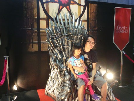 Sensasi Menjadi Zombie Walking Dead Hingga Raja Game of Thrones