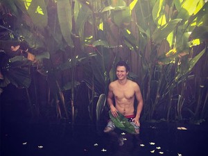 Girls! Ansel Elgort The Fault in Our Stars Sedang Berkunjung ke Bali