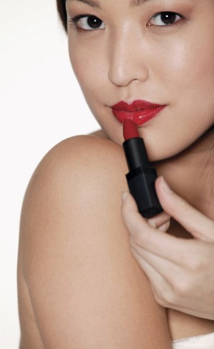 Lipstik Matte Lokal Jadi Tren, Ini yang Bikin Wanita Jatuh Cinta