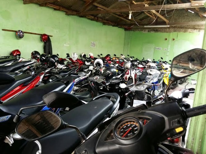 Tergiur Omset Besar, Warga Dekat Stasiun KRL Sulap Rumah Jadi Parkir