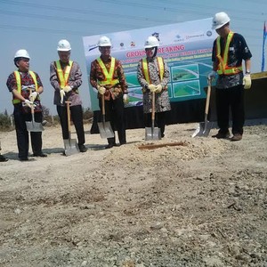 Risma Groundbreaking Proyek Akses Jalan ke Teluk Lamong