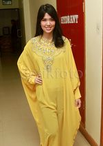 Aih, Cantiknya Pica Priscilla Berkaftan Kuning
