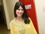 Aih, Cantiknya Pica Priscilla Berkaftan Kuning