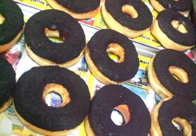 Mengintip Pembuatan Donat Rumahan yang Empuk Manis di Depok