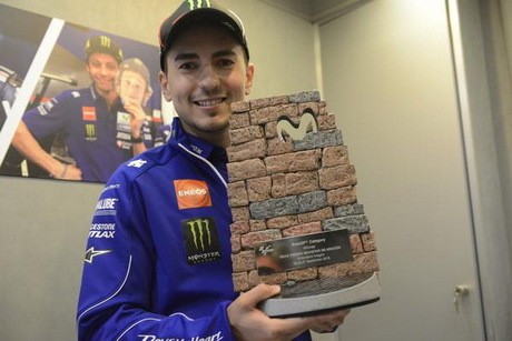 Ikut Mendesain Trofi Pemenang, Lorenzo Berharap Bisa Merebutnya