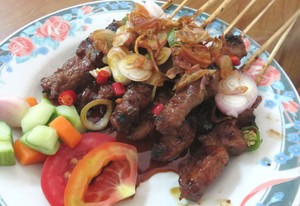 Sate Kambing Ibu Yanti: Sedapnya Sate Kambing Empuk dan Tongseng Racikan Ibu Yanti