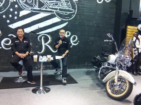 10 Desainer Goreskan Kreativitas di Helm Cargloss