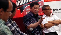 Suharso menyampaikan pendapatnya.