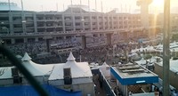 Pantauan detikcom, Jumat (25/9/2015), jumlah jemaah haji Indonesia yang melontar jumroh kian bertambah banyak selepas maghrib. Mereka datang dari arah jalan King Fahd atau terowongan pedestrian 15.