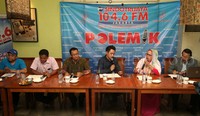 (Kiri-Kanan) mantan narapidana Bona Paputungan, pengamat Lapas Ali Aranoval, juru bicara Dirjen Pemasyarakatan Kemenkum HAM Akbar Hadi, Anggota Komisi III DPR Dwi Ria Latifa, dan mantan Sesdit Pemasyarakatan Kemenkum HAM Dindin Sudirman menjadi nara sumber pada diskusi bertajuk 'Bebas Lepas di Lapas', di Jakarta Pusat, Sabtu (26/9/2015).