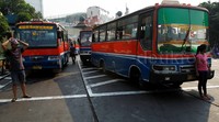 Sejumlah Metromini antre menunggu penumpang.