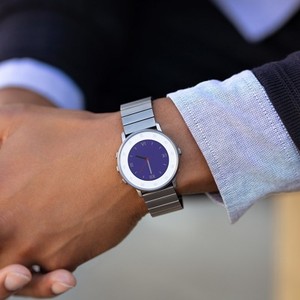Pebble Time Round, Smartwatch Bundar & Super Tipis