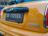 Meski ciri khas MINI Cooper tidak lepas dari tubuhnya. Namun tampilan berbeda terlihat pada bumper depan dan belakang yang lebih berotot kekar.