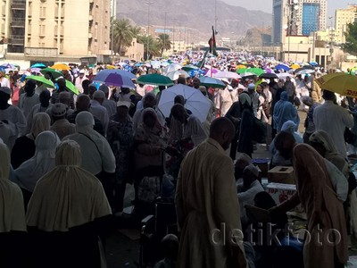 Jumroh Nafar Awal Selesai, Ribuan Jemaah Haji Berduyun ke Masjidil Haram