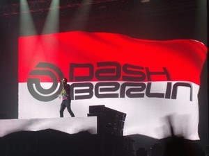 Syahrini, EDM dan Indonesia di Panggung Invasion 2015 Dash Berlin