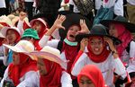 Aksi Ribuan Bidan di Depan Istana Negara