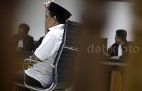 Menuntut agar Majelis Hakim yang memeriksa dan mengadili perkara ini, memutuskan menyatakan terdakwa Fuad Amin terbukti secara sah dan meyakinkan bersalah melakukan tindak pidana korupsi secara bersama-sama, ujar Jaksa Penuntut Umum pada KPK Pulung Rinandoro membacakan surat tuntutan dalam persidangan di Pengadilan Tindak Pidana Korupsi Jakarta, Senin (28/9/2015) malam.
