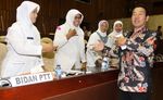 Bidan Mengadu ke DPR