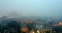 Sore hari, jarak pandang sempat tembus 1 km.