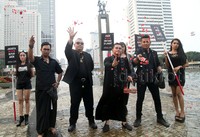Aksi yang berlangsung sore, Senin (28/9/2015) ini diikuti tujuh paranormal dan sejumlah pendukungnya.