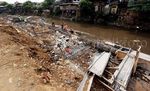 Dinding Turap Kali Ciliwung di Kampung Pulo Mulai Dibangun