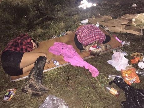 Akibat Hujan Deras, Ratusan Orang Terdampar di TomorrowWorld 2015