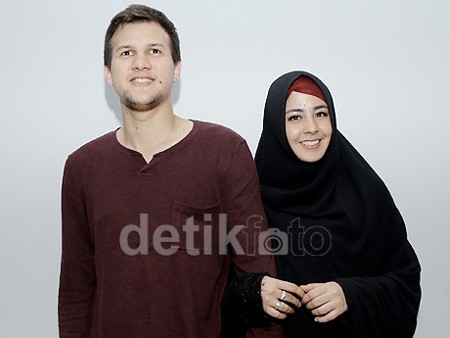 Sidang Cerai Perdana Stuart Collin dengan Risty Tagor Digelar Hari Ini