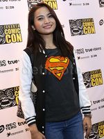 Acha Septriasa Berbaju Superman