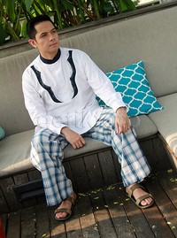 Dude kenakan baju koko. Pool/Gus Mun/detikFoto.