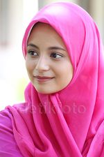Elyzia Mulachela Berhijab Pink
