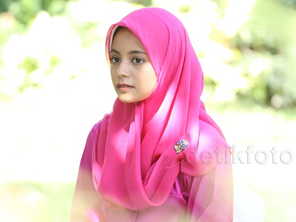 Elyzia Mulachela Berhijab Pink