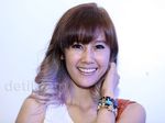 Ardina Rasti Berambut Pastel, Love It or Leave It?