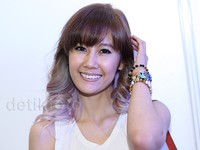 Ia tampaknya sangat puas dengan warna rambut barunya itu. Pool/Palevi S/detikFoto.